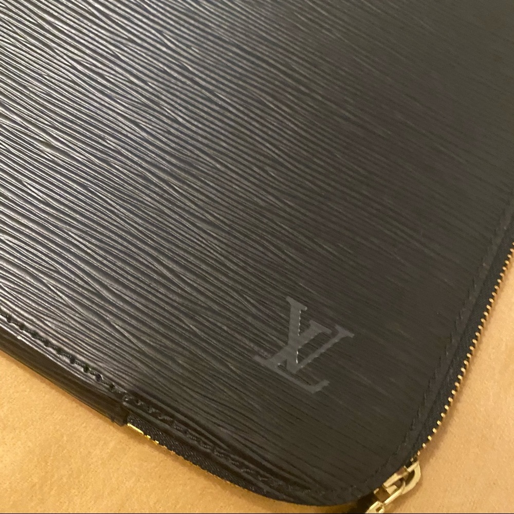 Louis Vuitton Noir Epi Poche Documents Briefcase. Never used!